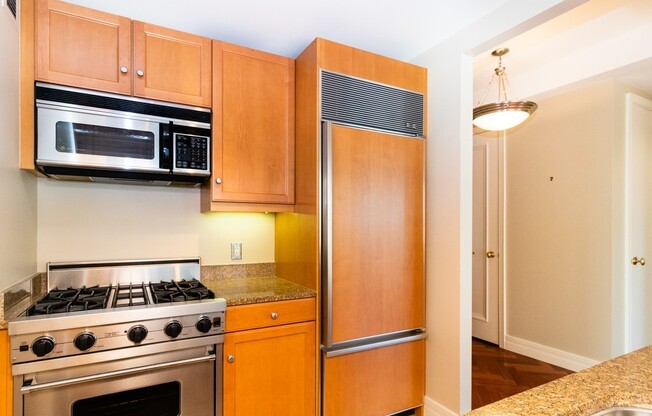 1 bed, 1.5 baths, 751 sqft, $4,500, Unit 17C