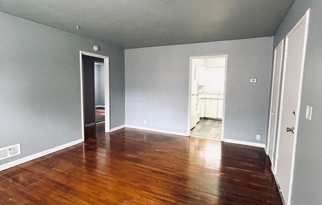 2 beds, 1 bath, $825, Unit 8121