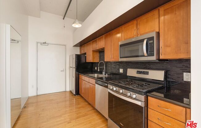 Studio, 1 bath, 980 sqft, $2,500, Unit 519