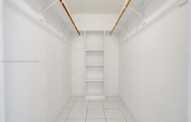 2444 RALEIGH ST HOLLYWOOD, FL 33020