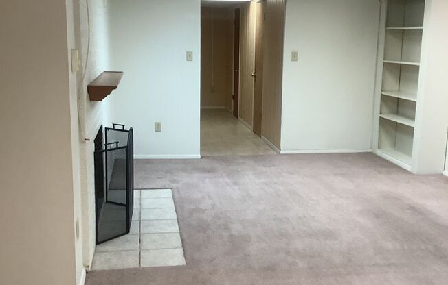 2 beds, 1 bath, $875, Unit 96 1/2