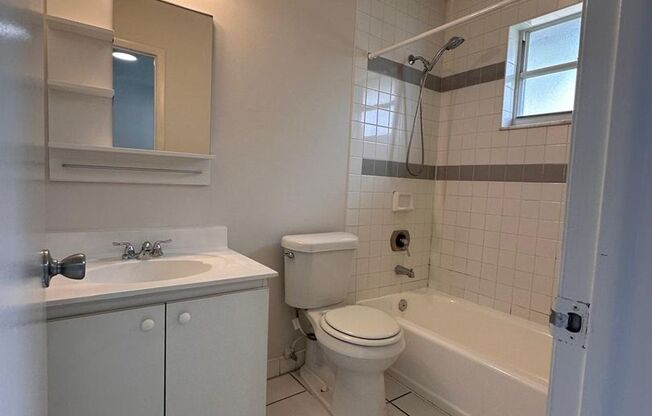 1 bed, 1 bath, 315 sqft, $1,525, Unit 123