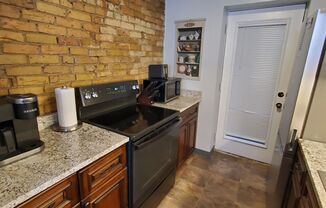 NEWLY RENOVATED APARTMENT IN HISTORIC ELLIOT PARK