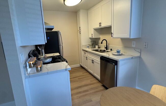 2 beds, 2 baths, 900 sqft, $3,395, Unit 70
