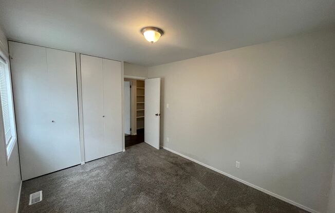 3 beds, 1 bath, $1,295