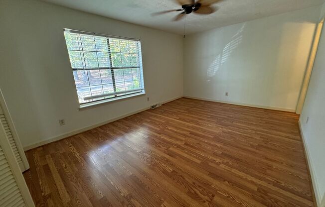 2 beds, 1.5 baths, $1,195, Unit Apt. A