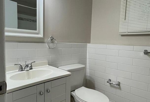 2 beds, 1 bath, $1,925, Unit 99-C