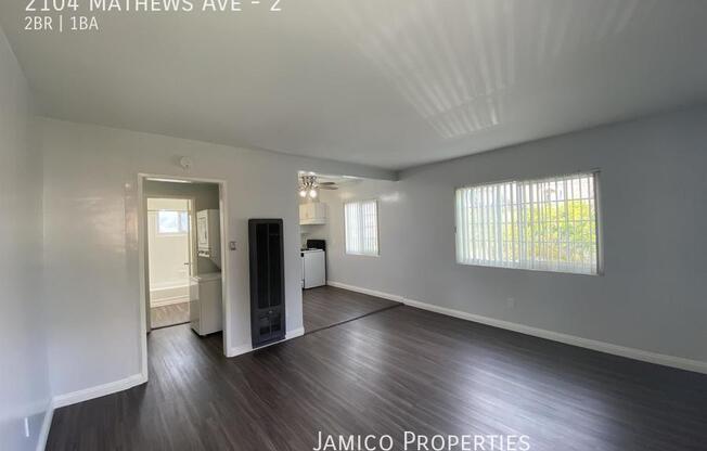 2104 MATHEWS AVE