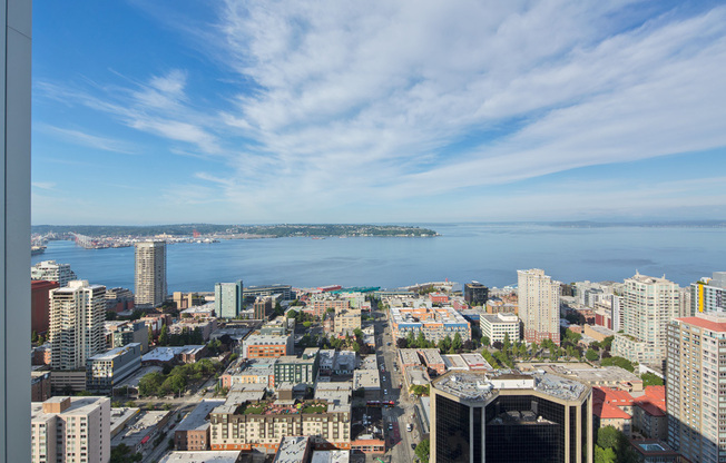 Luxurious 1Bed Condo w/ Den! Welcome to Insignia! Available Mid July