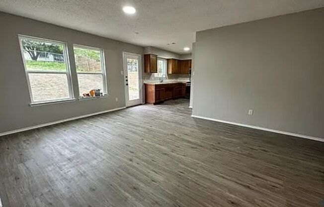 Renovated 4 bedroom 2 bathroom single family home in Colony Park