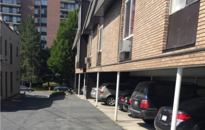 2 beds, 1 bath, 700 sqft, $1,325, Unit 08