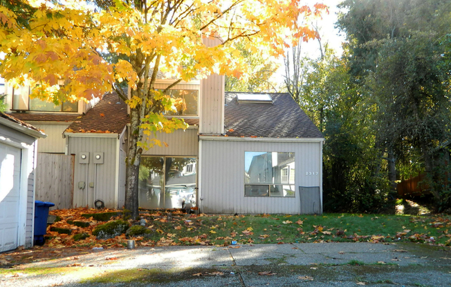Lovely 3 Bedroom Home in Gated Community in Renton