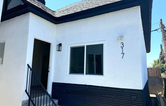 4 Bed 2 Bath in Echo Park with Back Patio