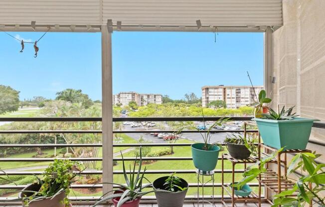 2 beds, 2 baths, 1,100 sqft, $2,000