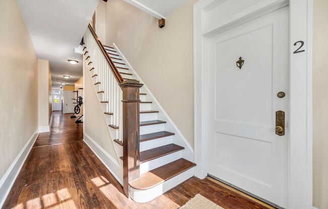 Charming Renovated 1BR/1BA located in Historic Hyde Park