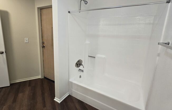 2 beds, 1.5 baths, 1,195 sqft, $4,098, Unit 411