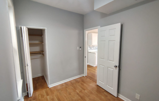 3338 W PERSHING RD
