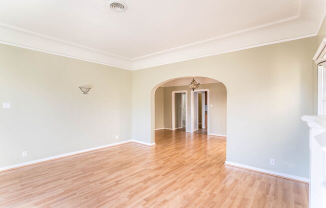 325-327 1/2 N. Stanley Ave.