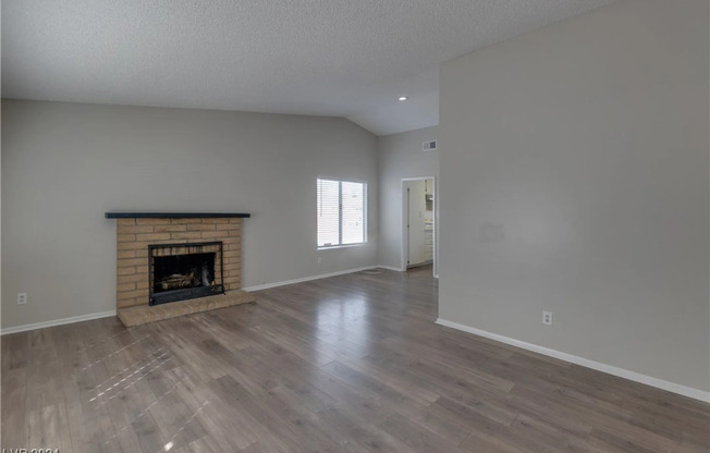 1738 MAPLETON LN
