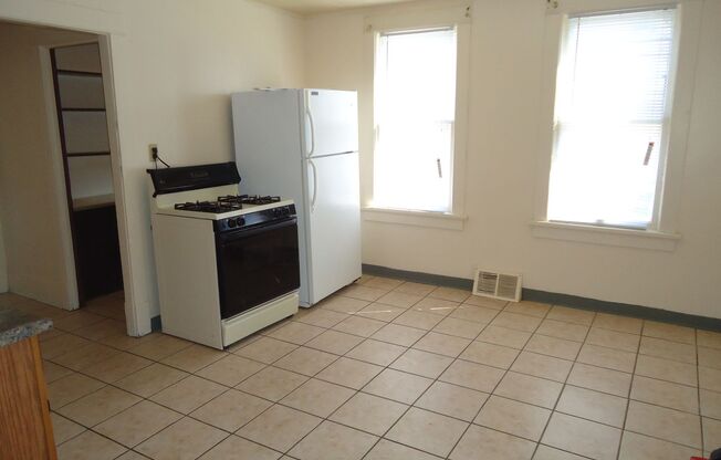 2001-7 S. 15th St AKA 1517 W Rogers Street.