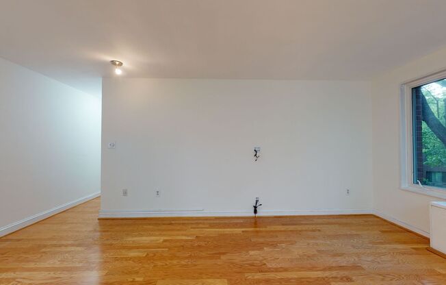 Glover Park Spacious 970 Square Foot Two Bedroom W/All Energy Utilties Included Available Now!