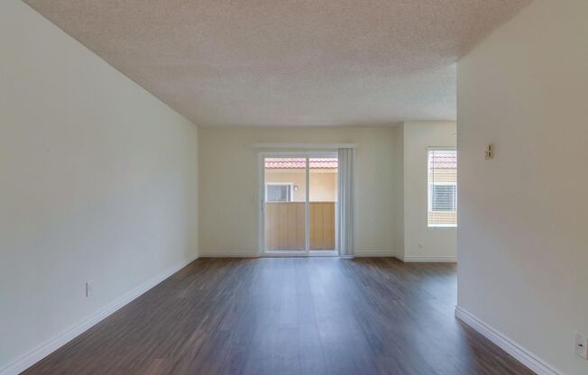 2030 CYPRESS AVE
