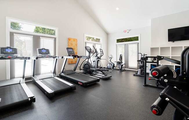 A gym with treadmills at Dunwoody Glen, Atlanta