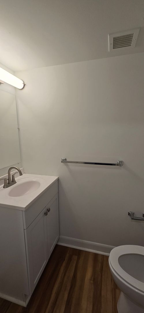 2 beds, 1.5 baths, 1,145 sqft, $1,300, Unit 55-6B5