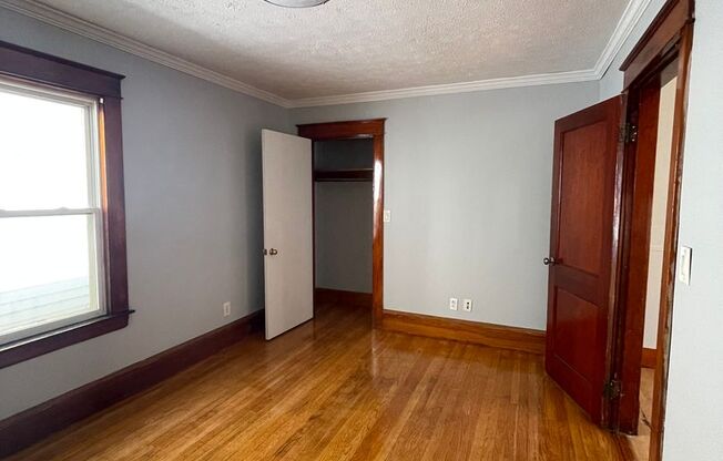 2 beds, 1 bath, $2,000, Unit B