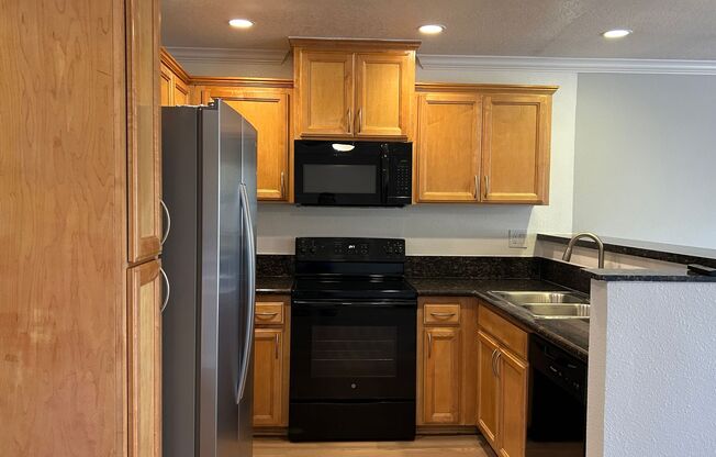 2 beds, 1 bath, 880 sqft, $2,730, Unit Q-47