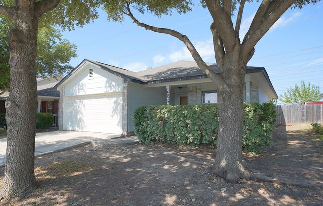 Great 3/2 Single Story Home Now Available in Escondido Creek (Converse)!