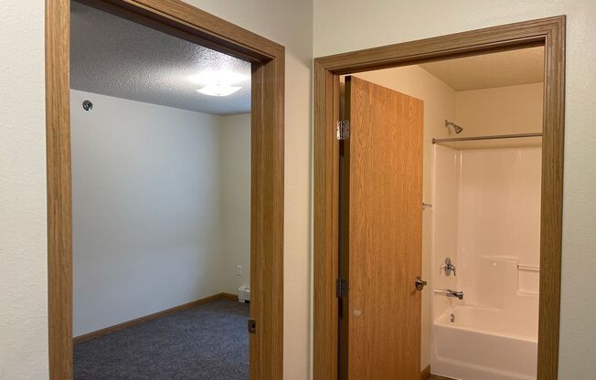 3 beds, 2 baths, 1,170 sqft, $1,345, Unit 5160-211