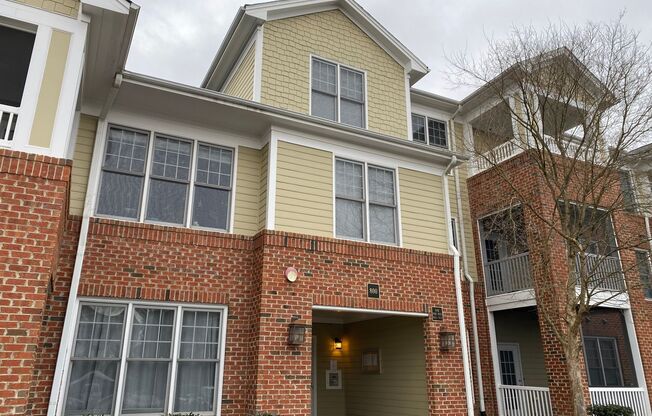 Charming 1-Bedroom Home in Secure Cary Location with Modern Finishes!