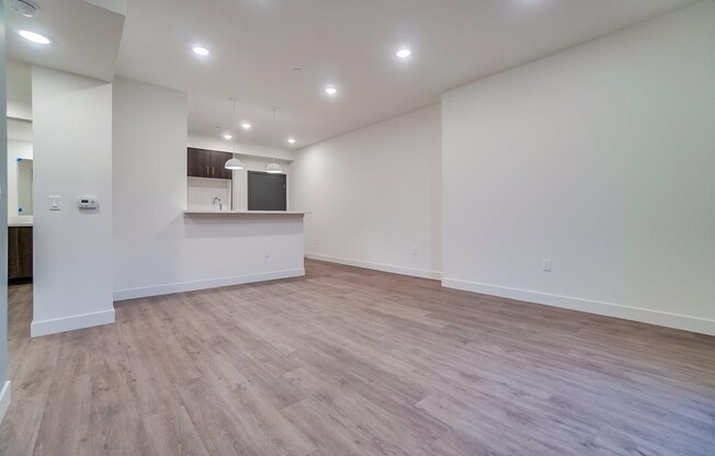 8600 Glenoaks