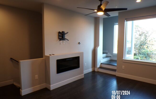 1 bed, 2.5 baths, $2,695