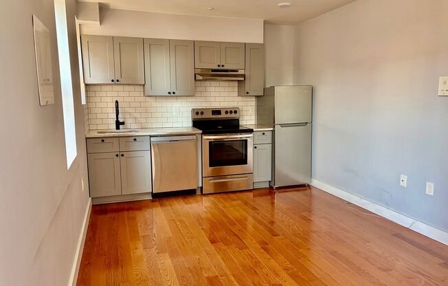 1 bed, 1 bath, 725 sqft, $1,350, Unit #304