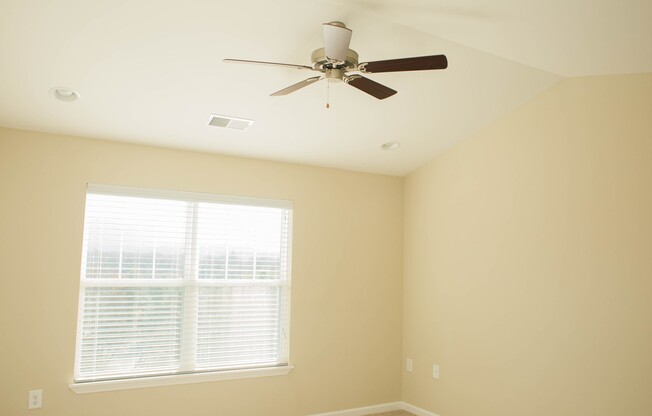 2 Bedroom Townhouse at the Woodlands! Schedule a tour today! Only $500 deposit!