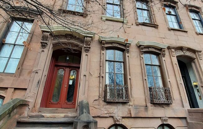 22 E Mt. Vernon Pl.