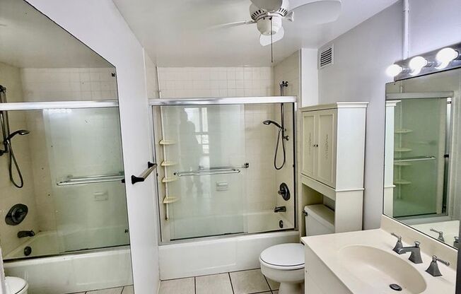 2 beds, 2 baths, $3,800, Unit 1350 Ala Moana