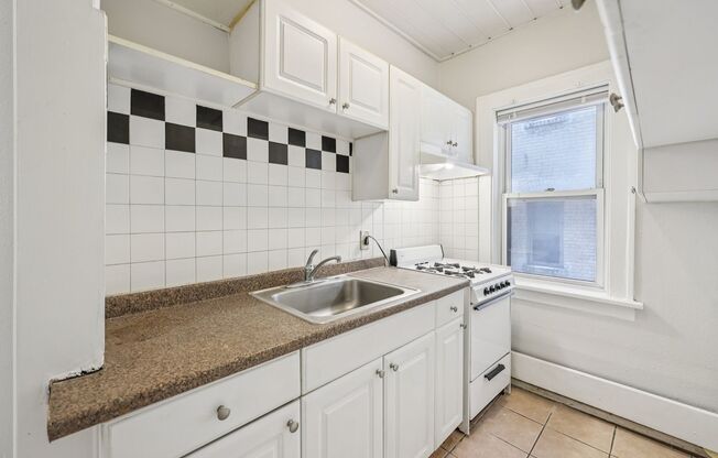 2 beds, 1 bath, 720 sqft, $1,395, Unit 102