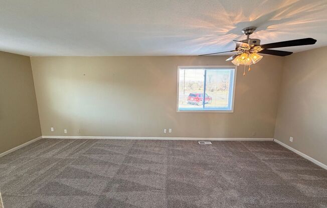 3 beds, 3 baths, 1,450 sqft, $1,620, Unit 1501-13