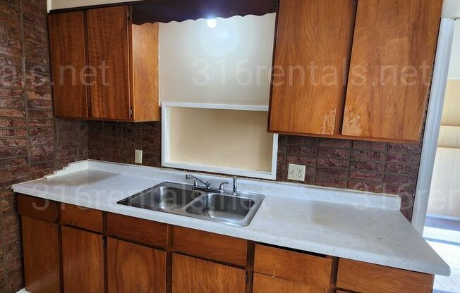 $950 - 3 bedroom / 1 bathroom - Single Family Home