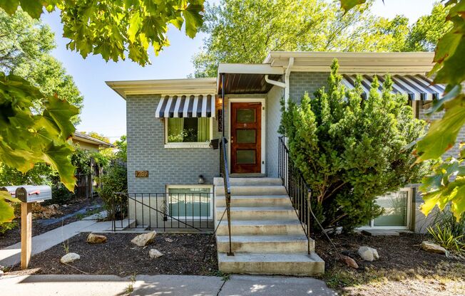 Refreshed Apartment Near Liberty Park