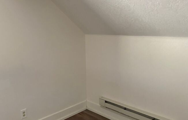 Studio, 1 bath, 600 sqft, $1,100, Unit #4