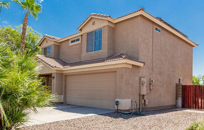 Charming 3 bed, 2.5 bath in El Mirage! W/POOL!!
