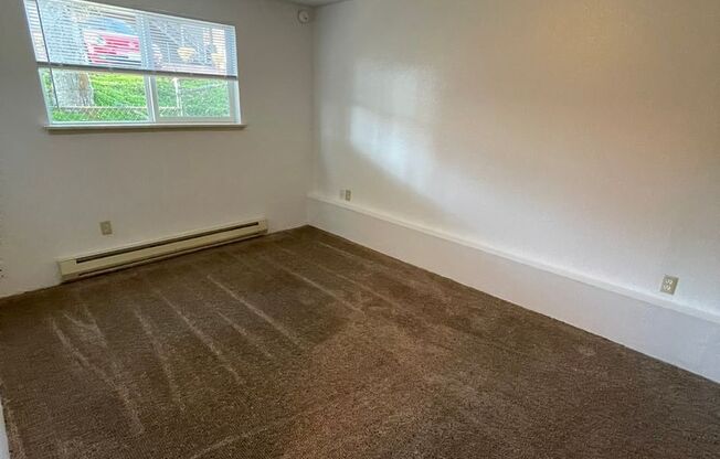 2 beds, 1 bath, 850 sqft, $1,749, Unit B-24