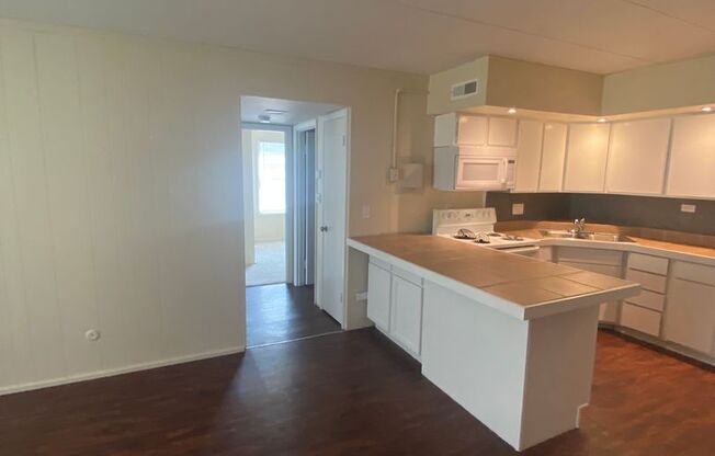 2 beds, 1 bath, 850 sqft, $1,000, Unit Apartment # 12