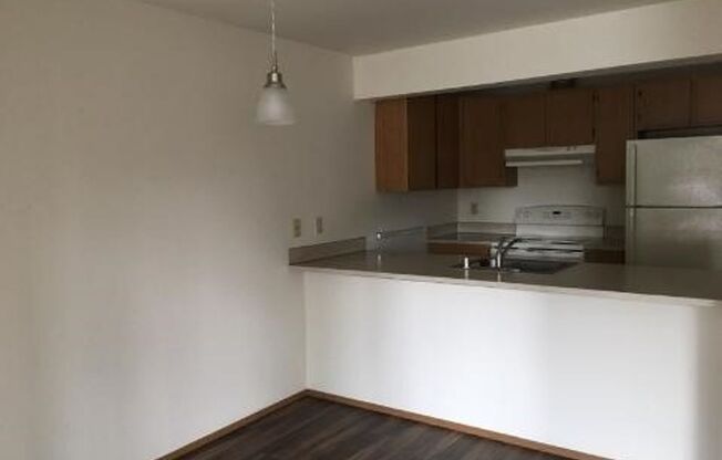 1 bed, 1 bath, 576 sqft, $1,650, Unit 107