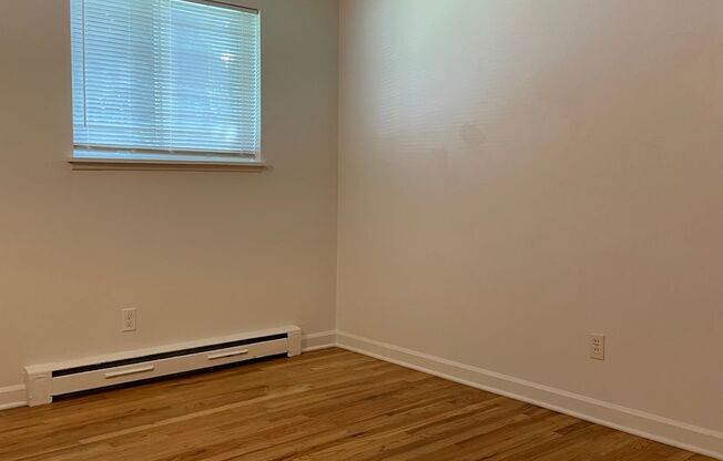 1 bed, 1 bath, 450 sqft, $1,225, Unit 8