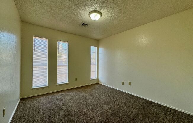 2 beds, 1 bath, $1,295